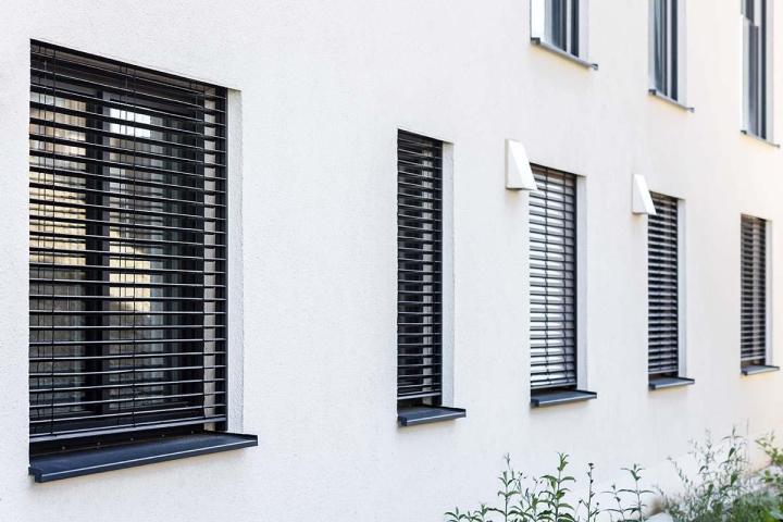Installation de stores par ALU GLASS dans les Alpes-Maritimes : pour allier modernité, esthétisme et luminosité